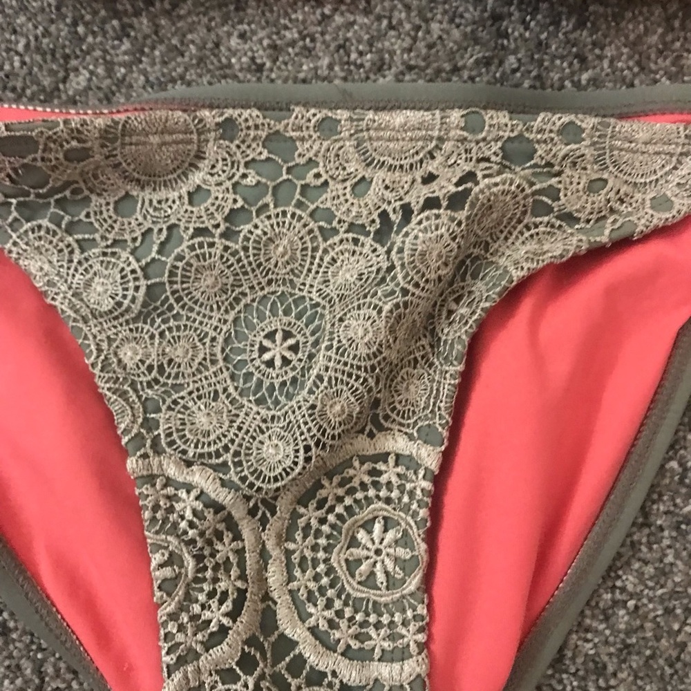 Bikini set - Picture 2 of 4